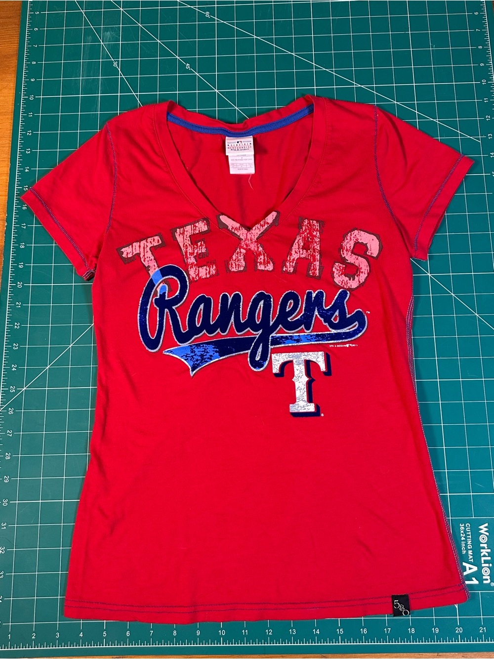 5th & Ocean Red Texas Rangers V‑Neck Tee with Blue Script‎